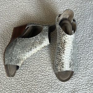 DIBA True shoes